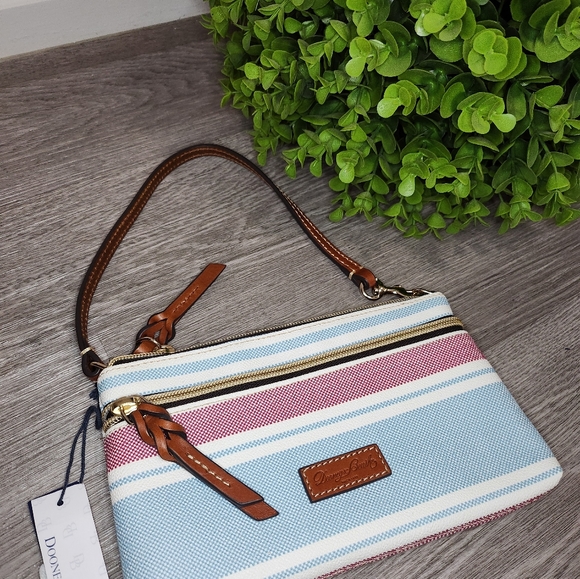 Dooney & Bourke pouchette - Picture 4 of 8